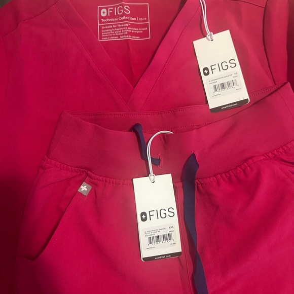 Figs Vibrant Pink Scrub Set - Picture 2 of 5